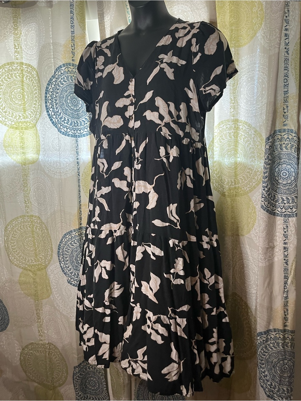 Sonoma Black Floral V-Neck Short Sleeve Dress